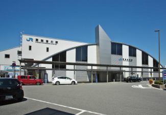ＪＲ山陽本線「東加古川」駅。自転車８分。ロータリーがありタクシーやバス、貸自転車も利用可能です。まで1600m