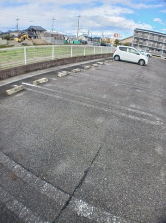 平面式の駐車場です