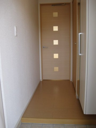 収納もある玄関です