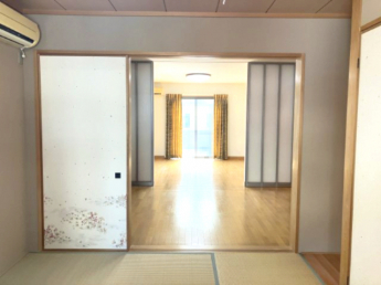 1階和室からDKからリビング