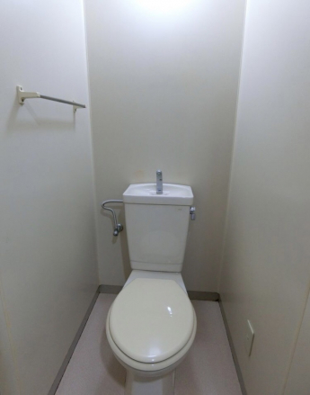コンパクトで使いやすいトイレです