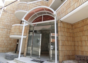 清潔なエントランスです