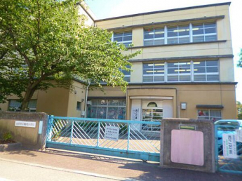 目の前に小学