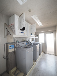 各階にコインランドリー設備あり便利です