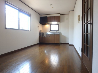 ゆったり過ごせる居間です