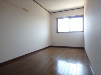 ゆったりした洋室です