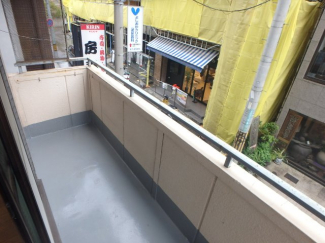 開放的で明るい空間を演出してくれるバルコニーです