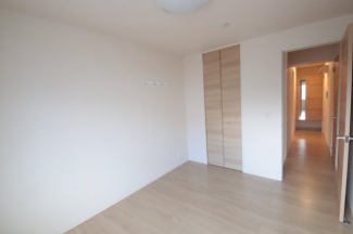 使い勝手のいい洋室です