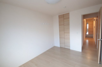 使い勝手のいい洋室です