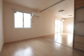 ゆったり過ごせる居間です