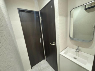 男女別トイレと洗面台です♪