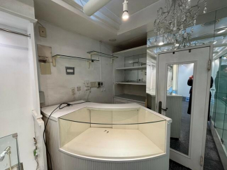 神戸市中央区中山手通２丁目の店舗一部の画像
