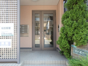 清潔なエントランスです
