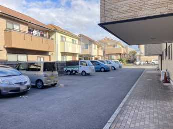 【駐車場】