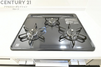 多数の調理器具を同時に使用でき、料理の効率化が可能。省エネで節約になり、様々な料理スタイルに適応できます。また、火力調整が独立しており、手入れや掃除もしやすく、今よりもっとお料理が楽しくなるかも。