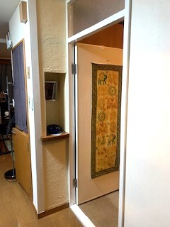 玄関を進んだ先にはニッチを配置。