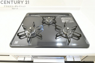 多数の調理器具を同時に使用でき、料理の効率化が可能。省エネで節約になり、様々な料理スタイルに適応できます。また、火力調整が独立しており、手入れや掃除もしやすく、今よりもっとお料理が楽しくなるかも。