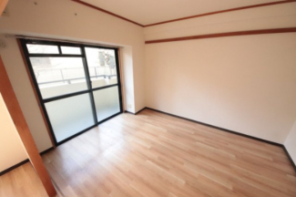 開放的な寝室です