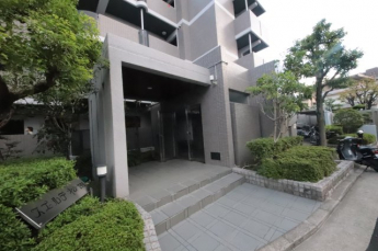 落ち着いたエントランスです