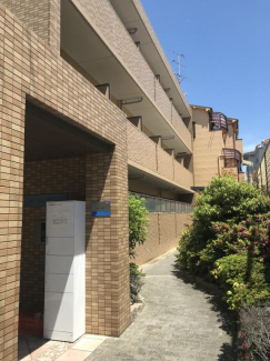 落ち着いた雰囲気の外観です