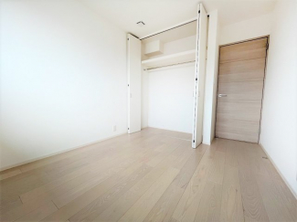 ゆったりした洋室です