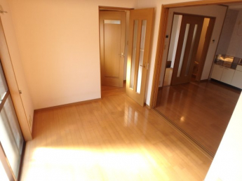 ゆったり過ごせる居間です