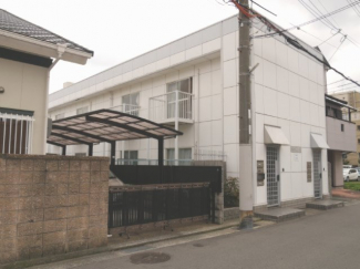 周辺は閑静な住宅街です