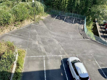【駐車場】