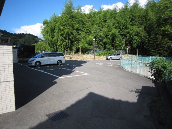 【駐車場】