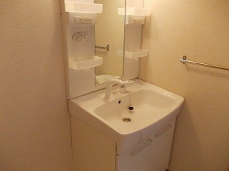 明るい洗面所です