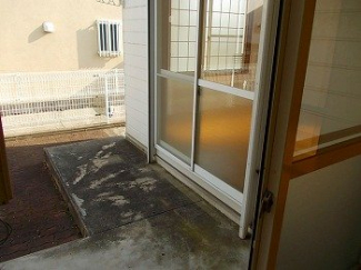 外からの目が気にならないバルコニーで洗濯物が干せます