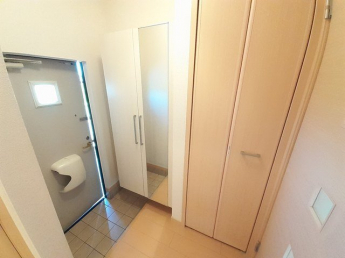 毎日通る玄関はこちらです
