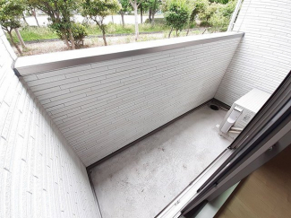 落ち着いた時間を過ごせるバルコニーです