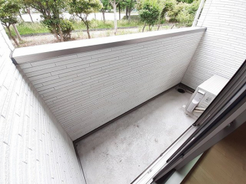 落ち着いた時間を過ごせるバルコニーです