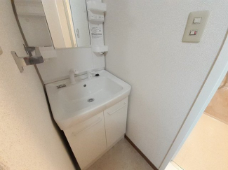明るい洗面所です