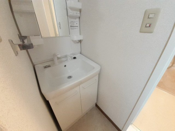 明るい洗面所です