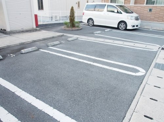 車をお持ちの方に嬉しい駐車場付きの物件です
