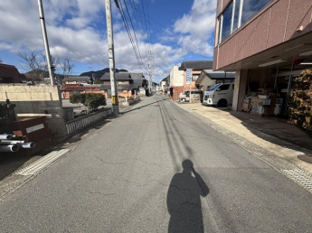 【前面道路含む現地写真】