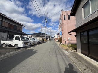 【前面道路含む現地写真】