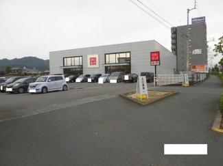 ユニクロ松山久米店まで689m