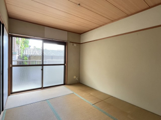 畳の上でゆっくりとくつろげる和室です