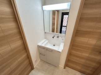 朝の身支度には欠かせない独立洗面化粧台