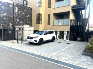 【駐車場】