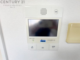 訪問者が来たときにテレビ画面で確認できるため、安心してドアを開けられます。録画機能があるものもあり、留守中に来訪者を記録しておくことができます。利便性が高く、セキュリティ面でも安心です