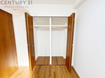 衣類やアクセサリー、小物類の収納が便利で整理整頓がしやすく、部屋の美観を保ちつつ、スペースを最大限に活用できます。衣服のしわやダメージを防ぎ、長持ちさせることができます。