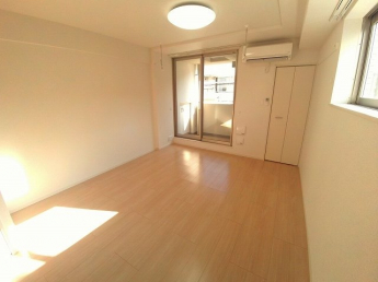 こちらのリビングで趣味の時間をお楽しみください