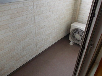 外からの目が気にならないバルコニーで洗濯物が干せます