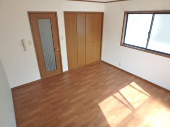 たっぷりの陽光に包まれる明るい住まい