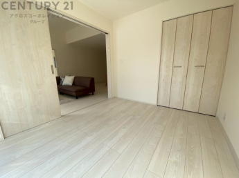 子供部屋…創造性や成長を促す遊びの空間を提供。学習や趣味に集中できる環境を整えます。個別のプライベートスペースは自己表現と自立心を育み、心地よい睡眠環境を整えリラックスできる場所を提供。