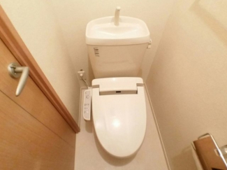 コンパクトで使いやすいトイレです